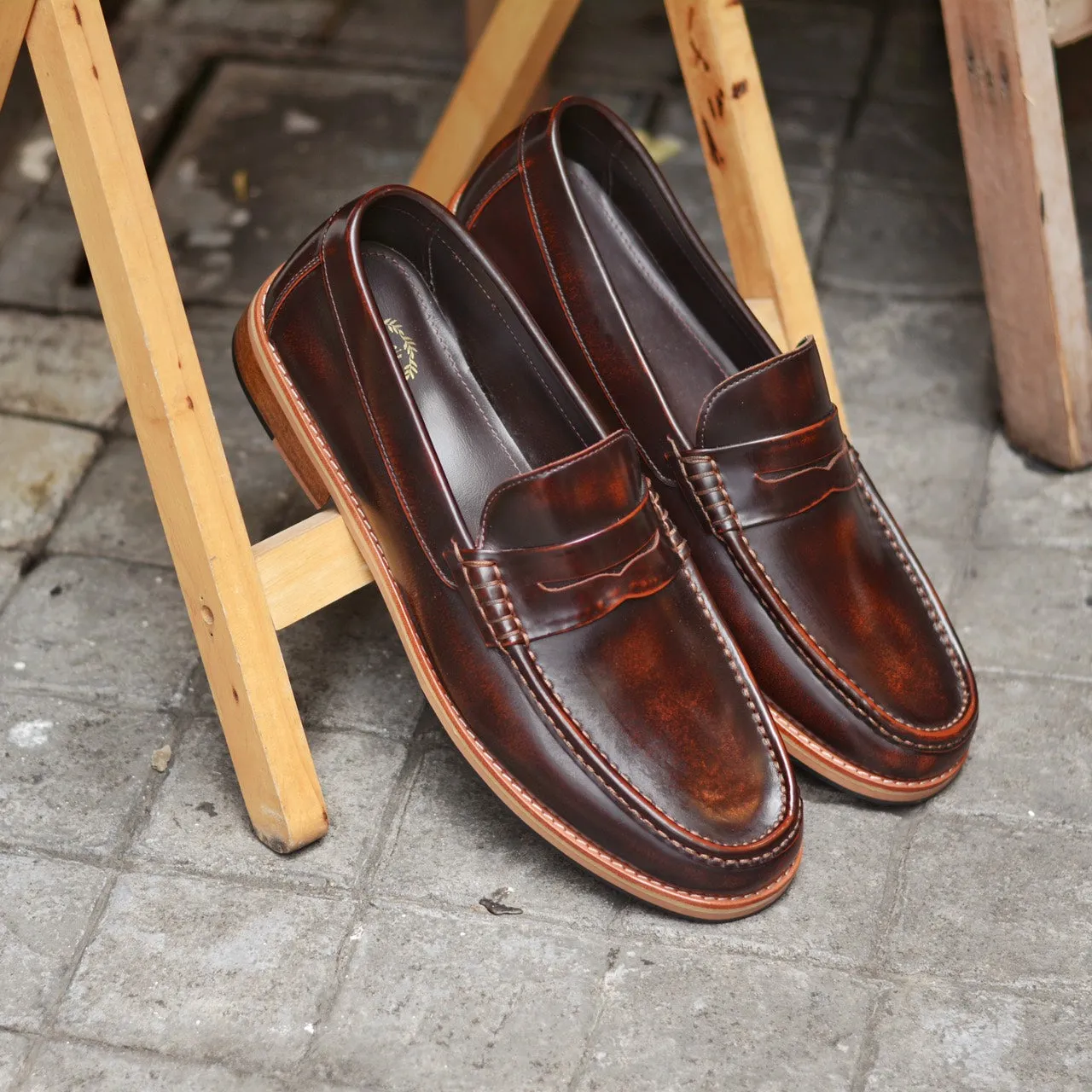 703-2 Wide Front Penny Loafer Burgundy - Wooden Base